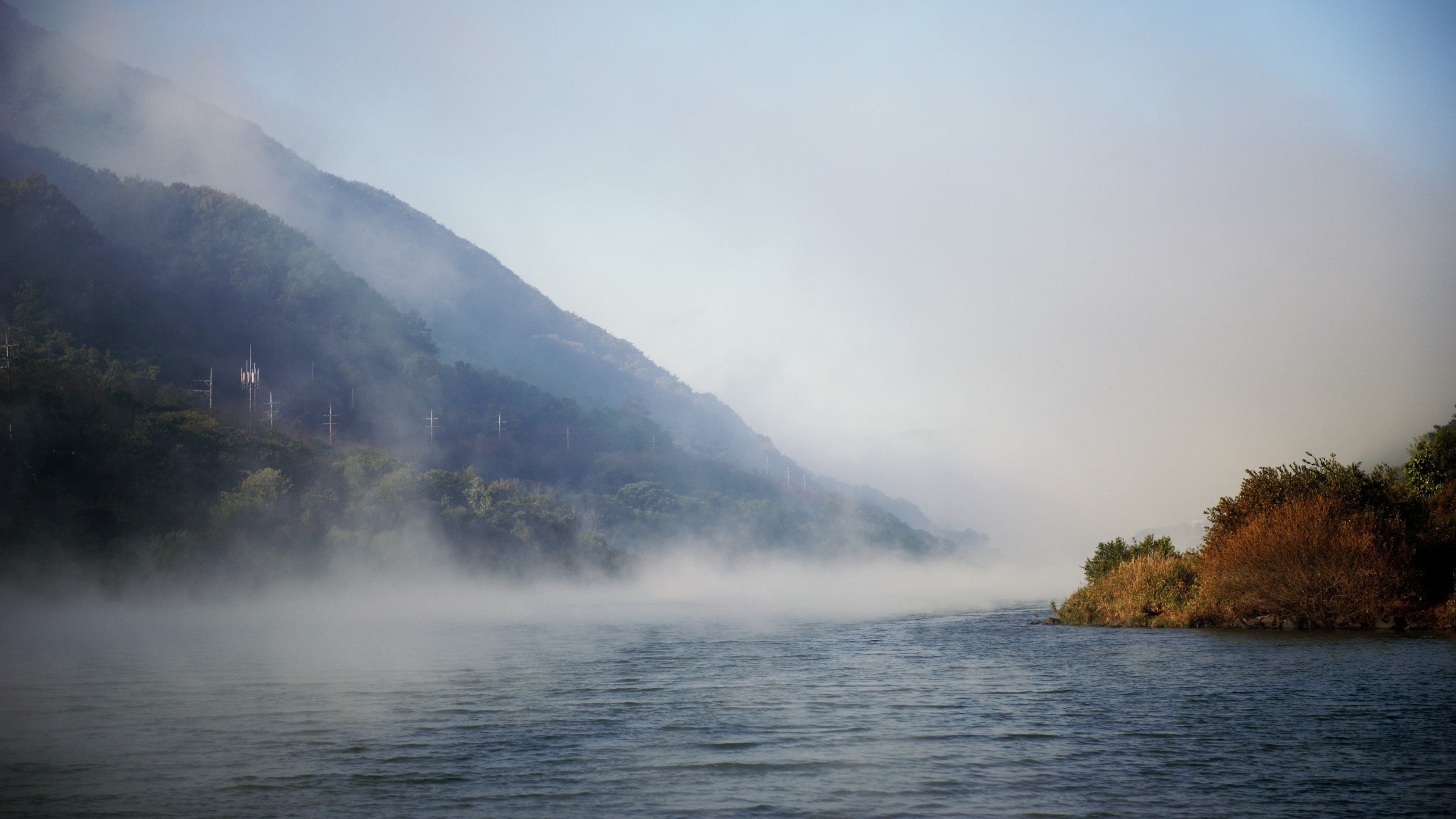 fog over lake 4k 1540134308