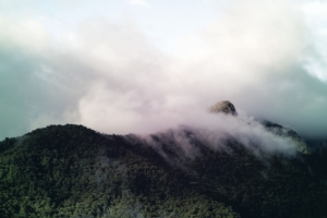 fogy clouds over mountains 4k 1540133679