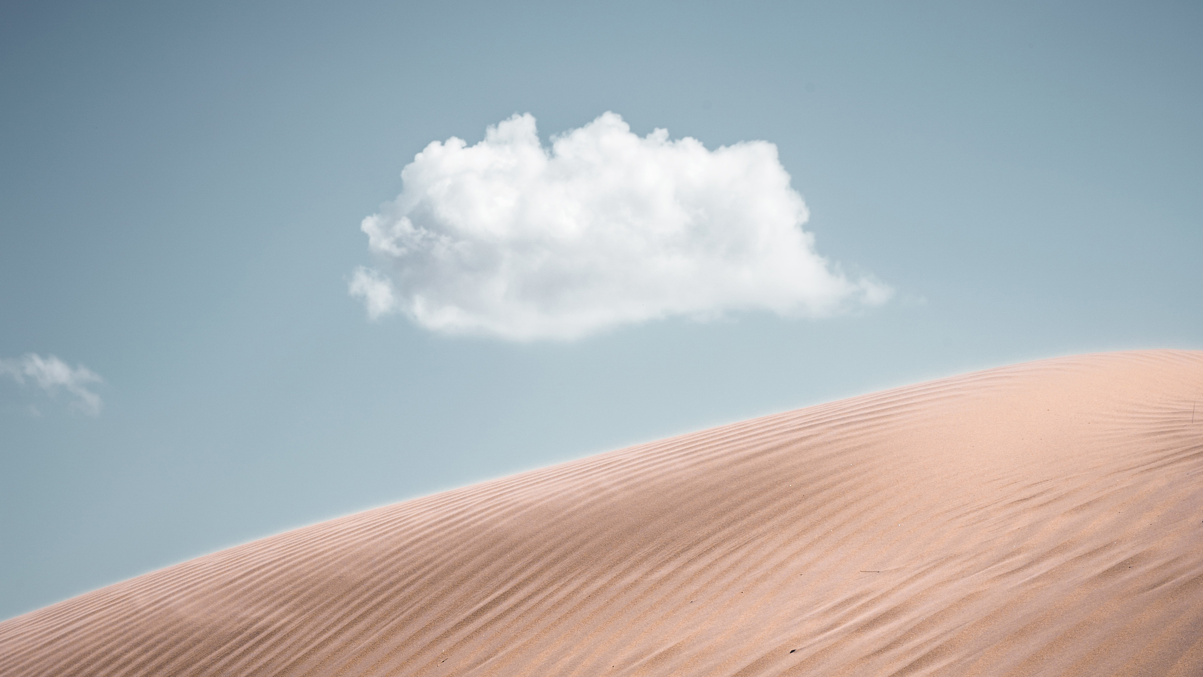 lonely cloud above desert 4k 1540143622