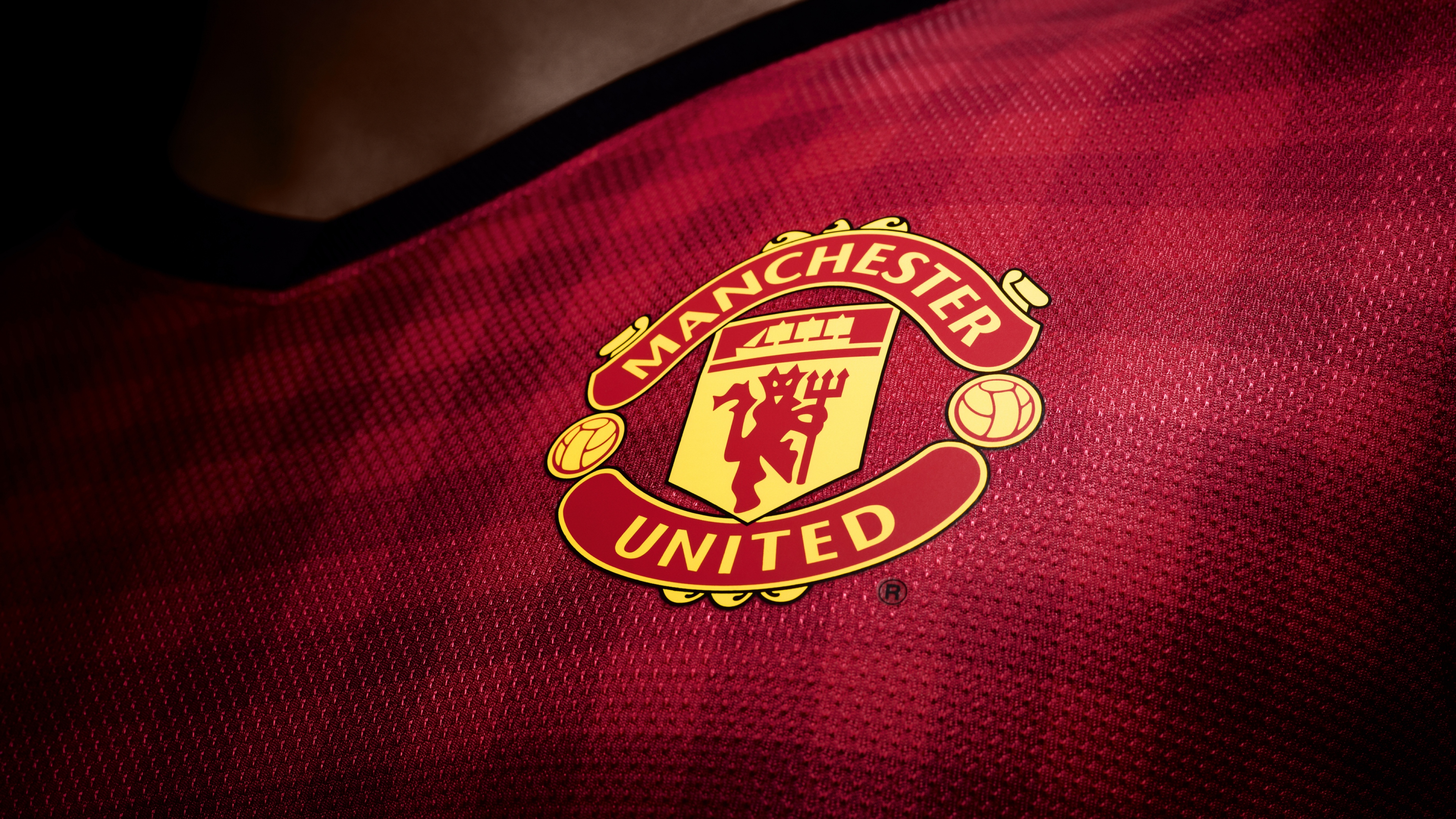 Manchester United Logo 4K Wallpaper cực kỳ ấn tượng và lôi cuốn, đây là sự lựa chọn hoàn hảo cho các tín đồ của đội bóng này. Các chi tiết được thể hiện rõ ràng và sắc nét, cho bạn trải nghiệm thật đã mắt. Hãy tải ngay ảnh nền này để trau chuốt cho danh thiếng của mình.