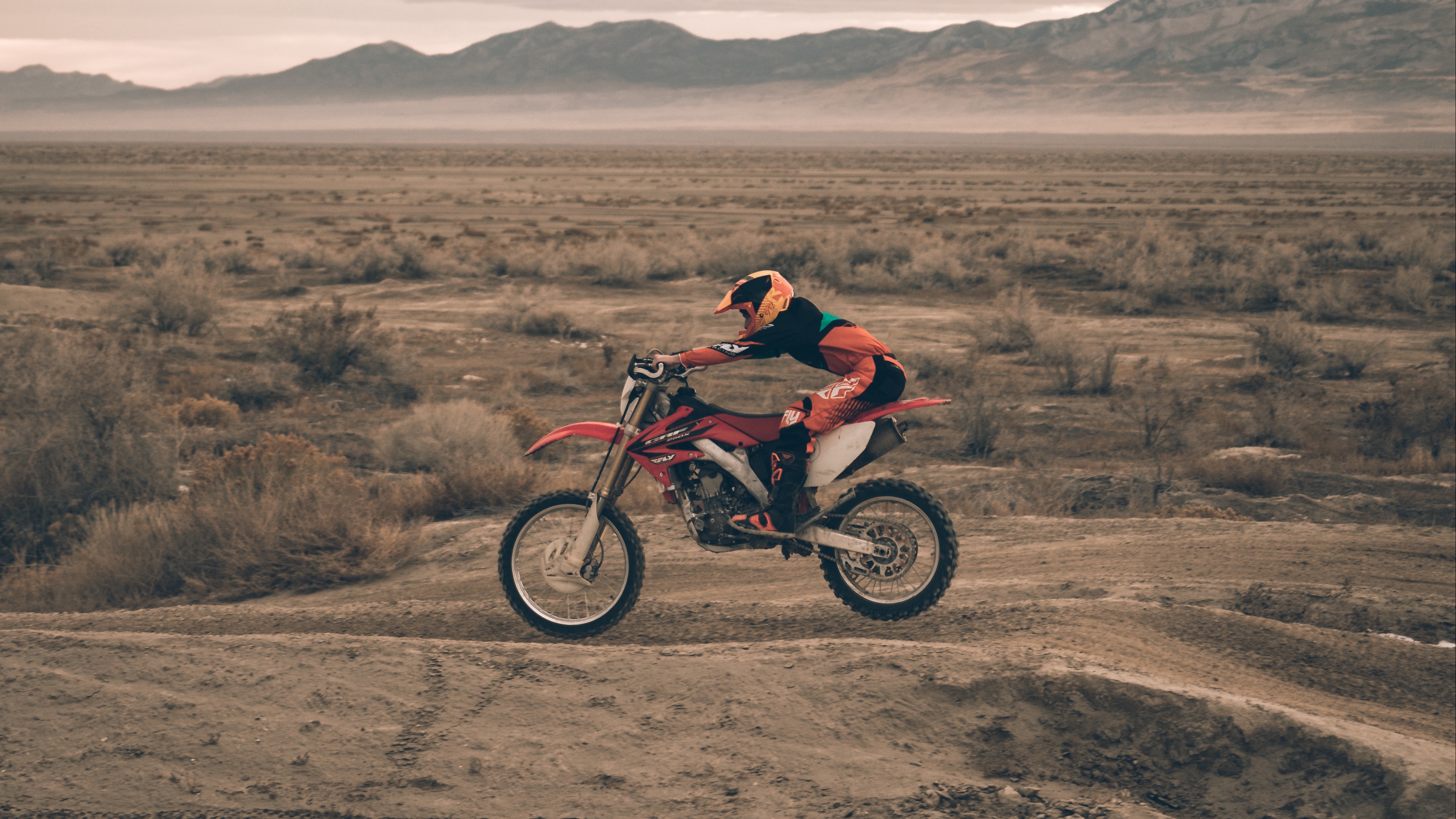 motorcyclist motorcycling sand 4k 1538943853