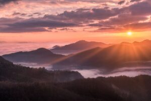 mountains fog sunbeams clouds 4k 1540142598