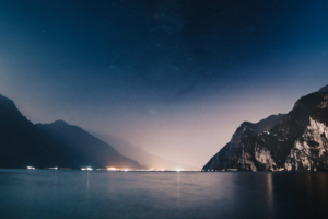 mountains night sea 4k 5k 1540132871