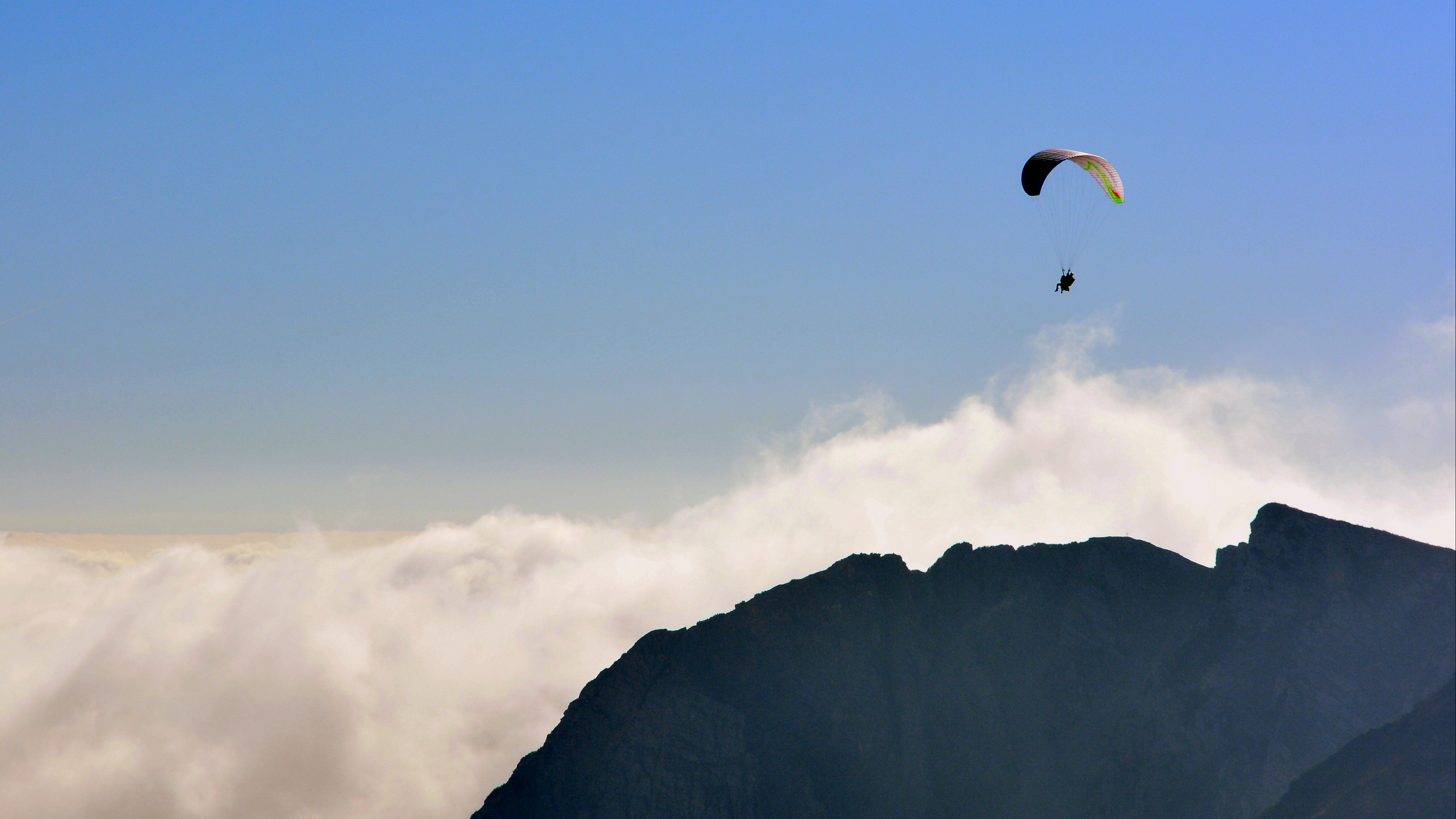 paraglider flying sky mountains extreme 4k 1540063076