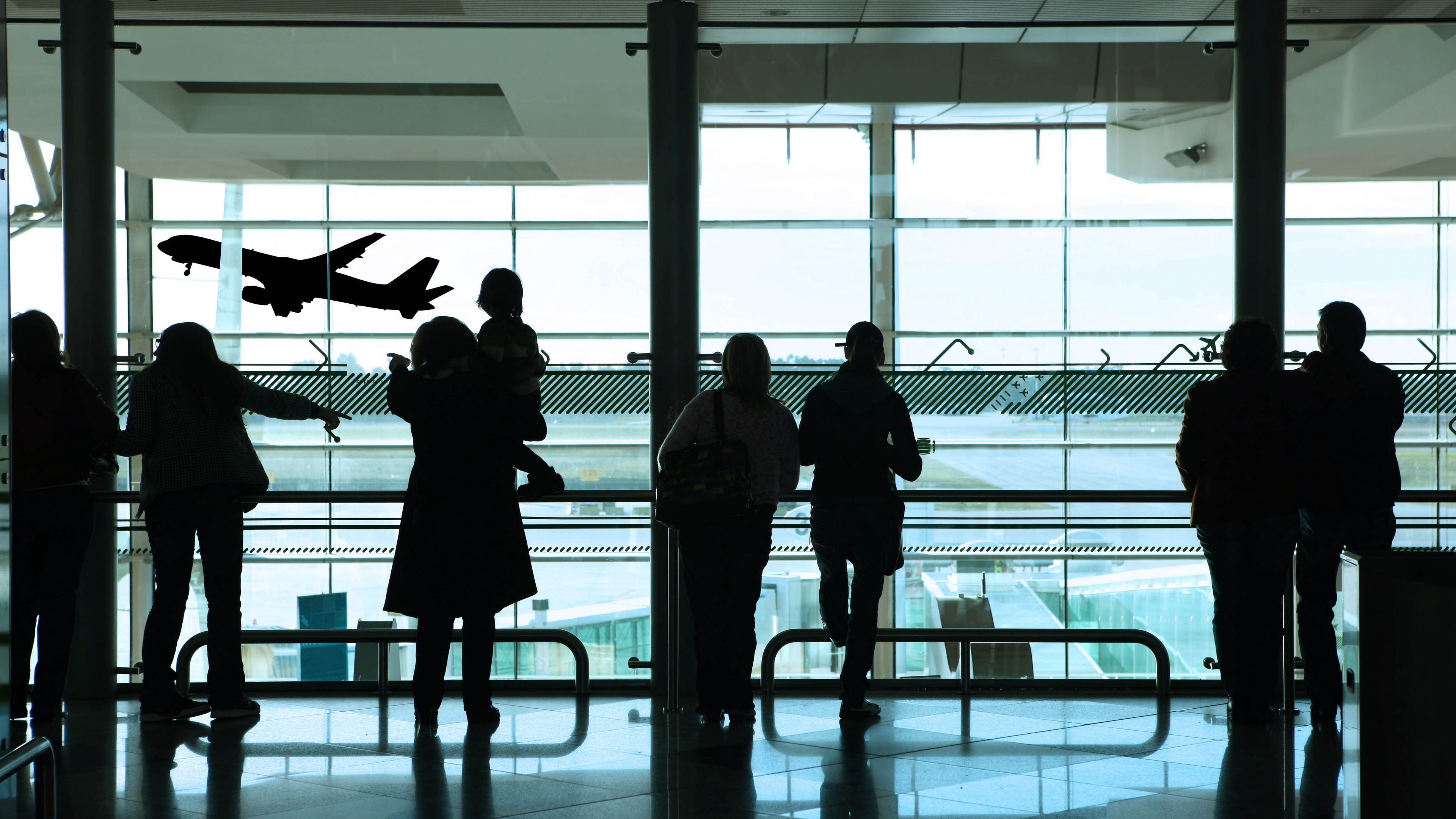 people airport shadow 4k 1540574434