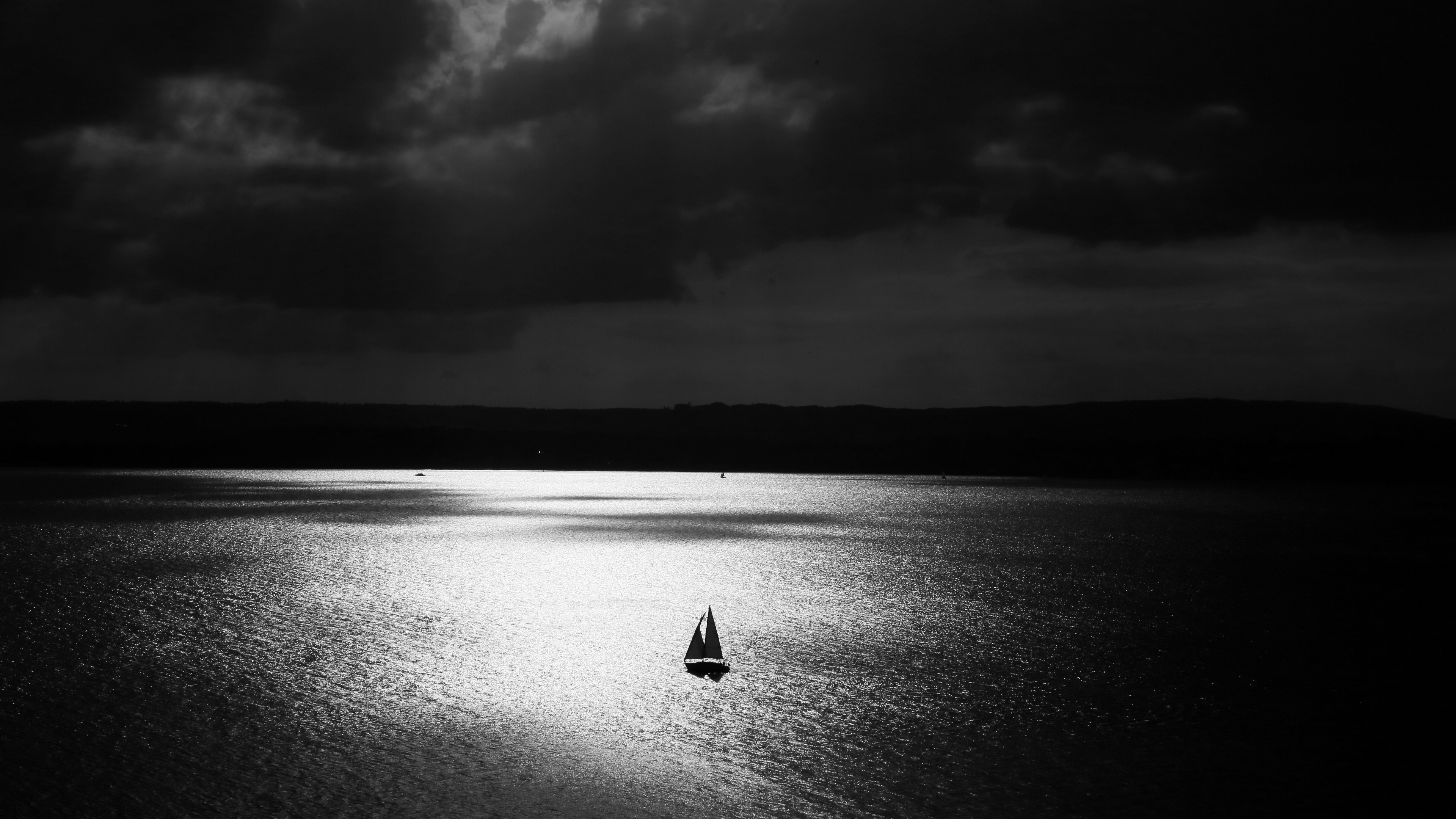 sail lonely night bw 4k 1540575147