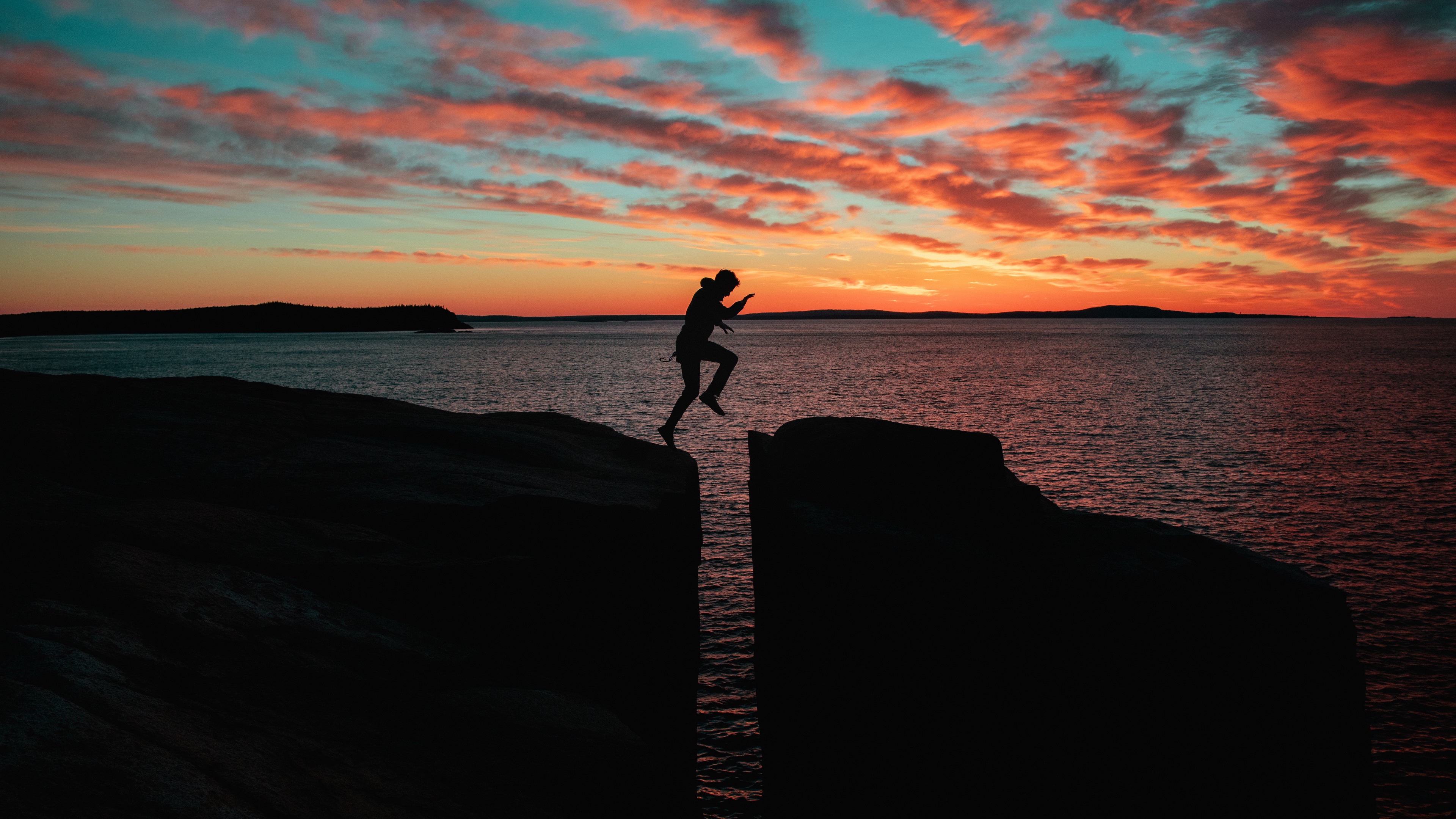 silhouette man jump sea 4k 1540576415