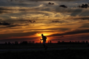 silhouette running sunset athlete clouds sky 4k 1540062811