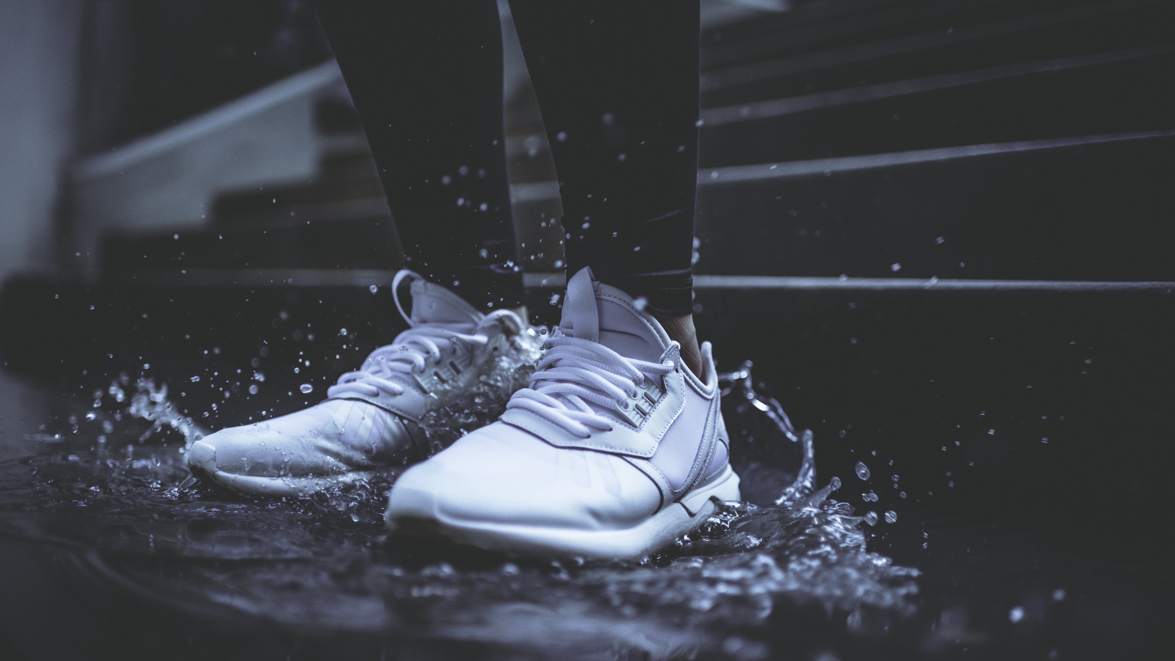 sneakers legs water spray 4k 1540061051