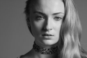 sophie turner monochrome portrait 4k 1539791992