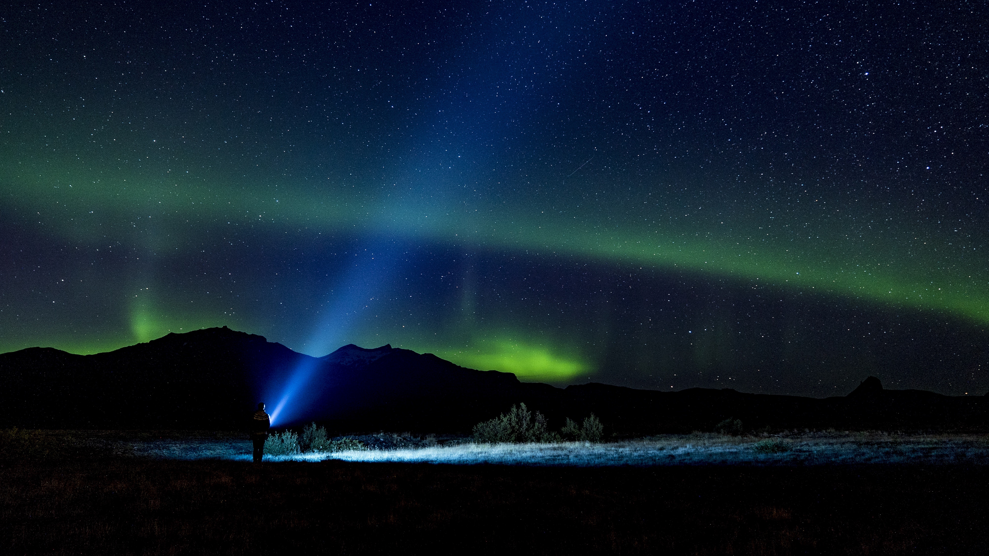 starry sky silhouette northern lights loneliness light night 4k 1540574333