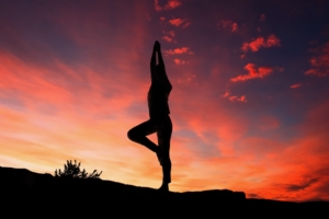 yoga silhouette sunset man 4k 1540063257