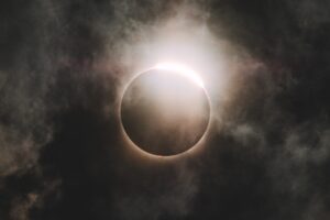 eclipse moon sun sky 4k 1541114109