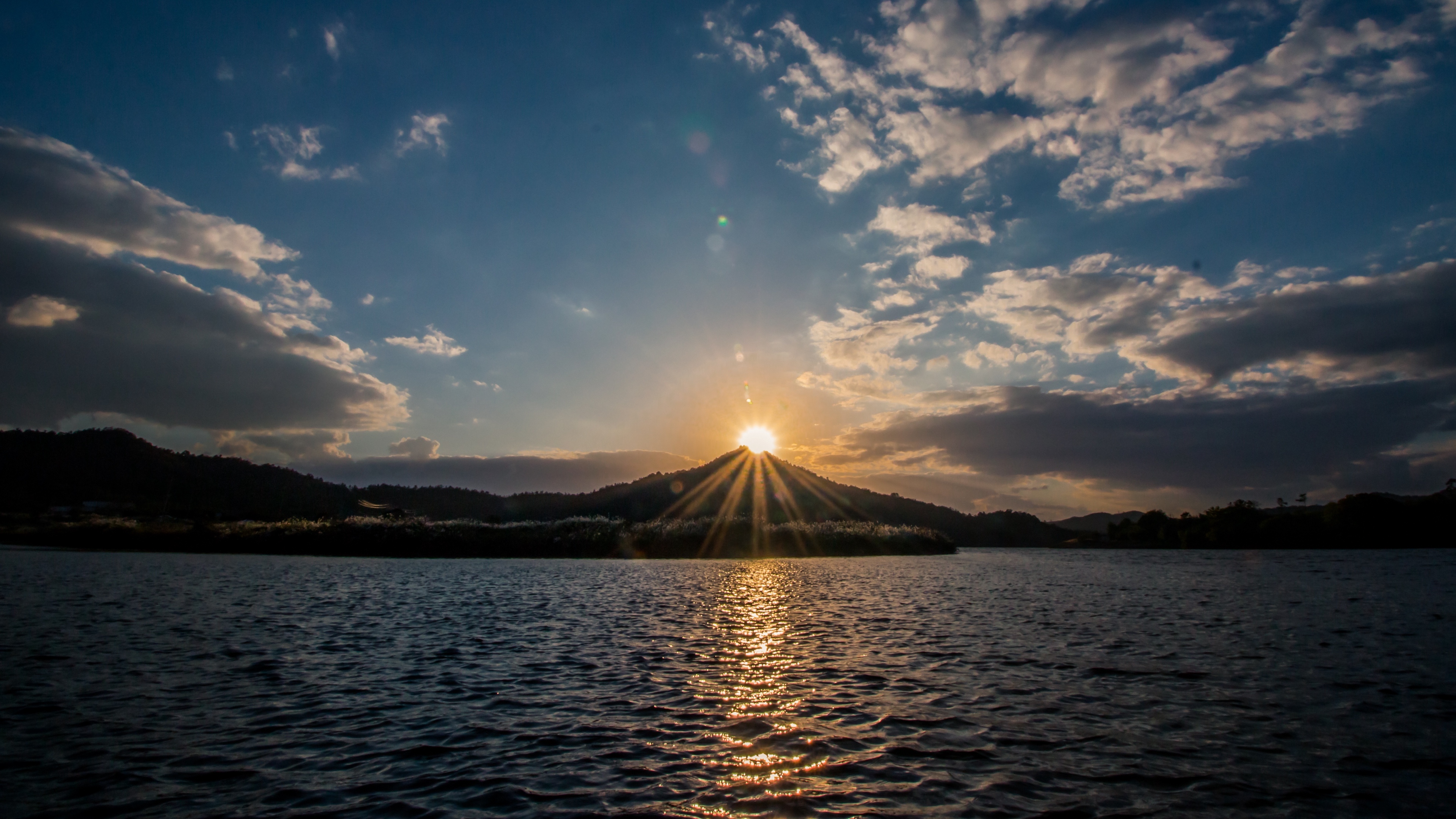 lake mountains sunset 4k 1541117512