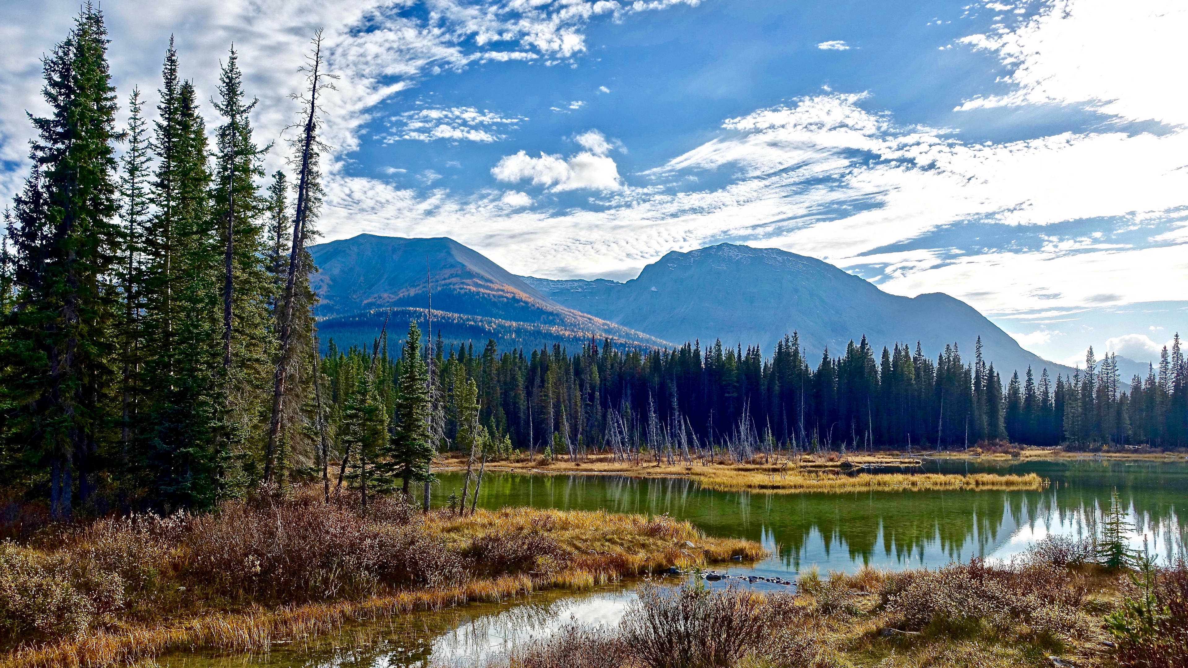 lake mountains trees 4k 1541116383