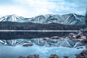 lake mountains winter reflection 4k 1541115184