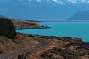 lake pukaki new zealand road mountains turn 4k 1541115259