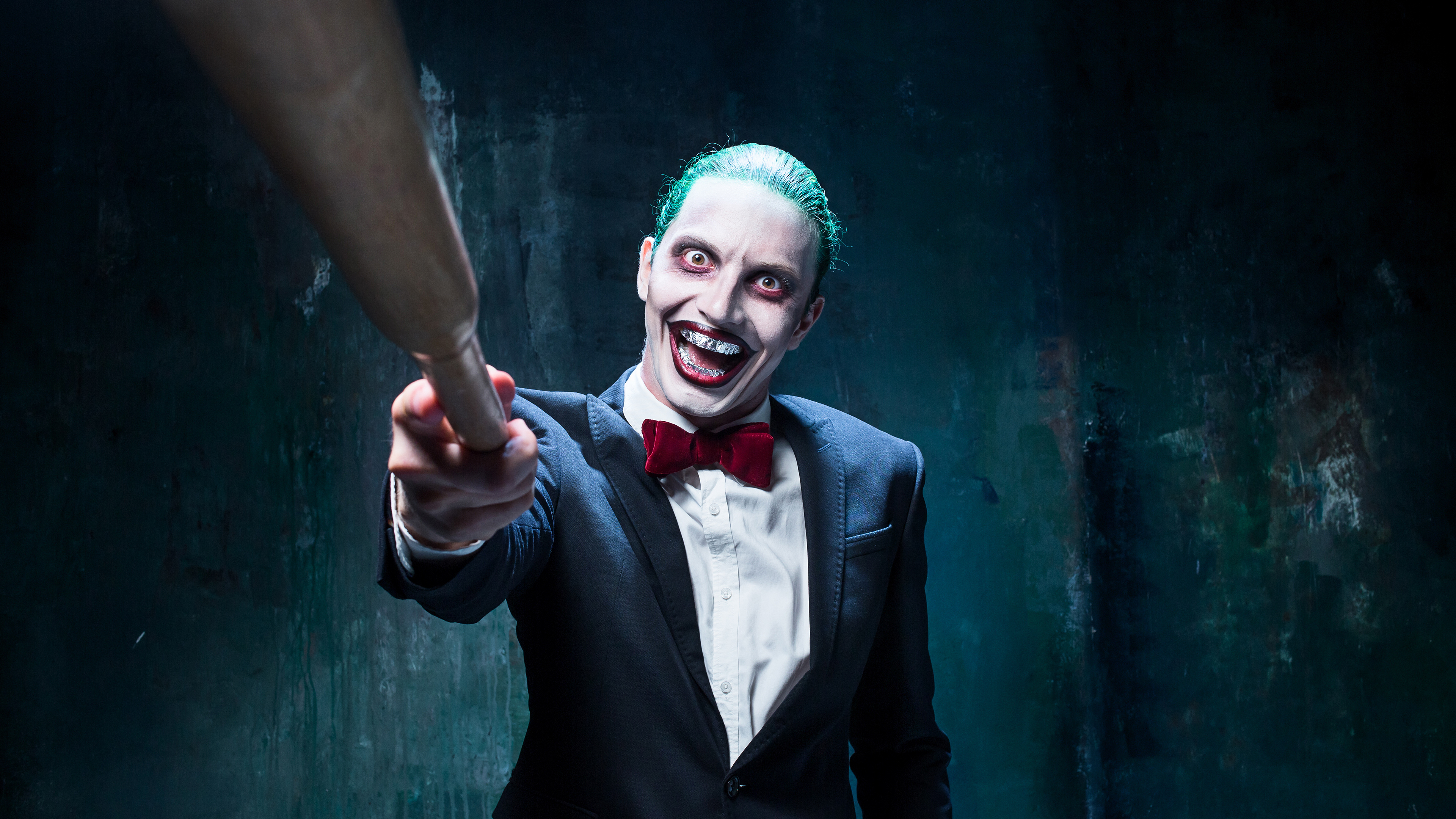 mad joker with baseball cosplay 1541968240