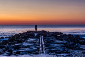 man shore evening sea 4k 1541117747