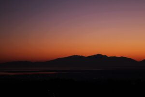 mountains horizon sunset sky 4k 1541117461