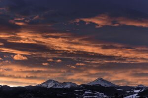 mountains sunset clouds peaks 4k 1541116352