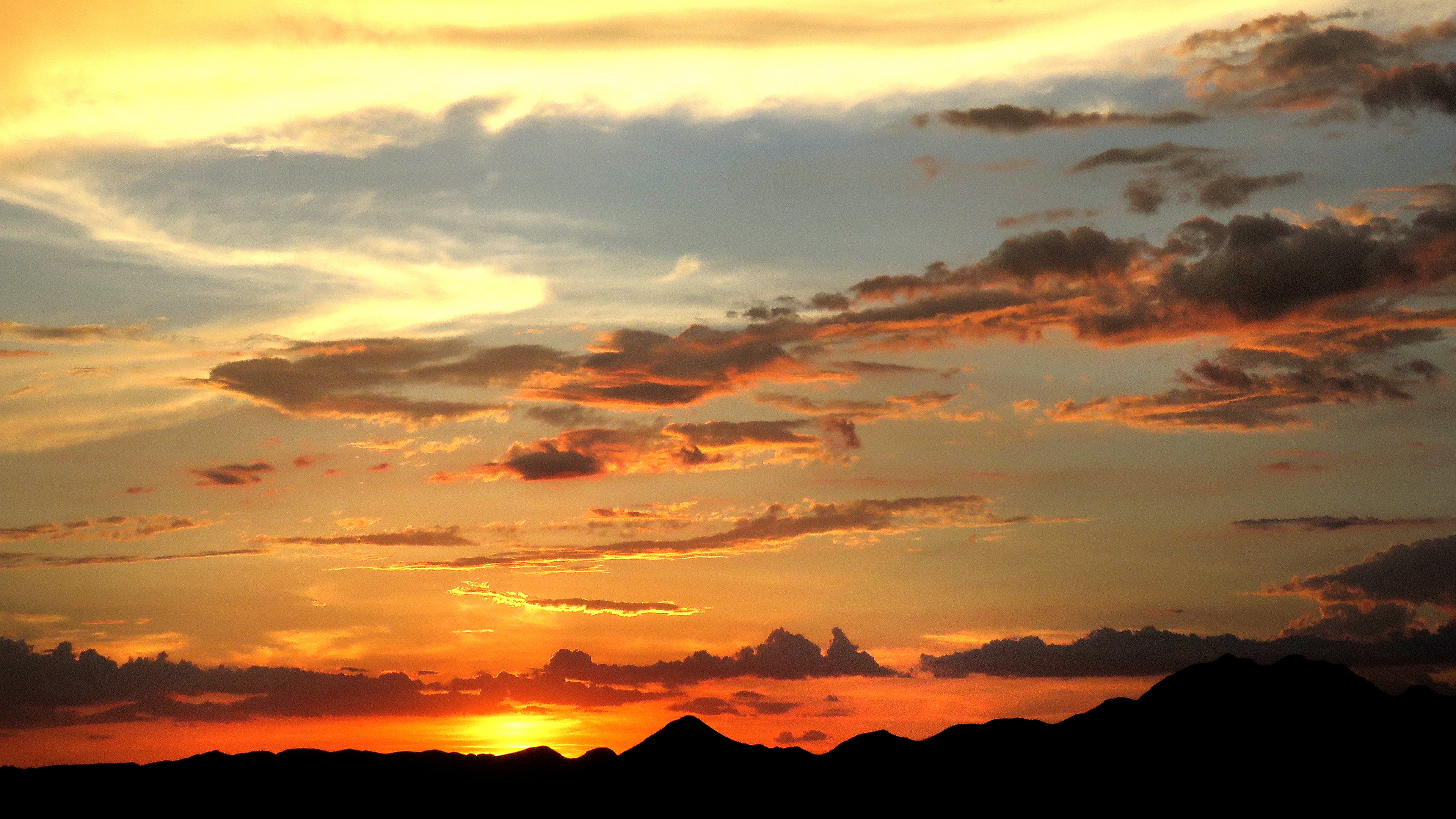 mountains sunset skyline clouds sky 4k 1541115522