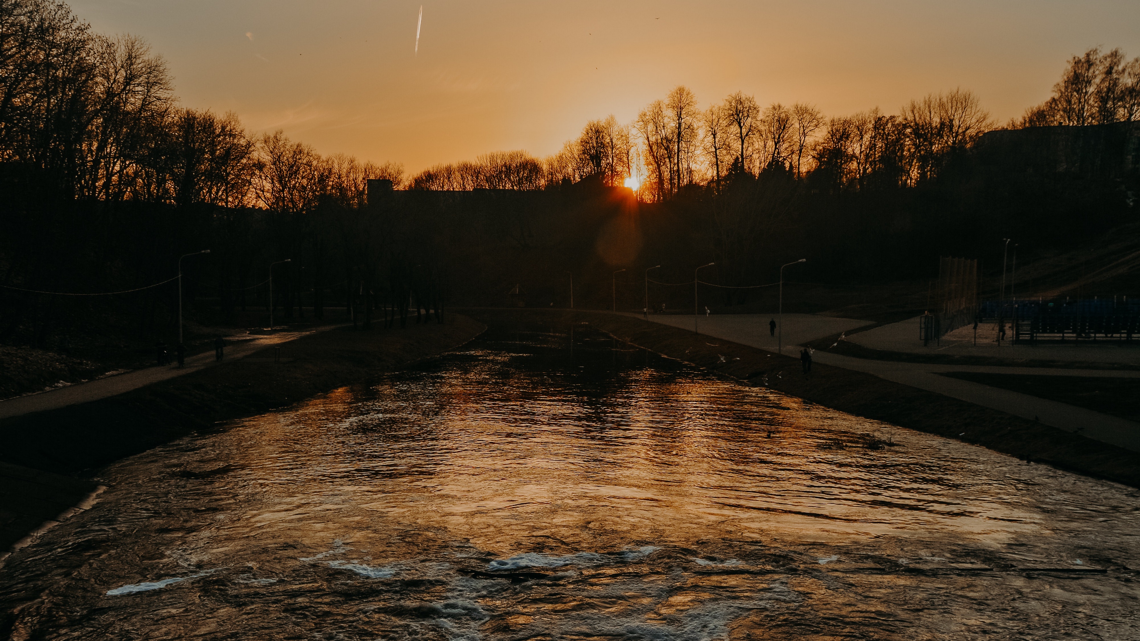 river sunset waves foam 4k 1541116967