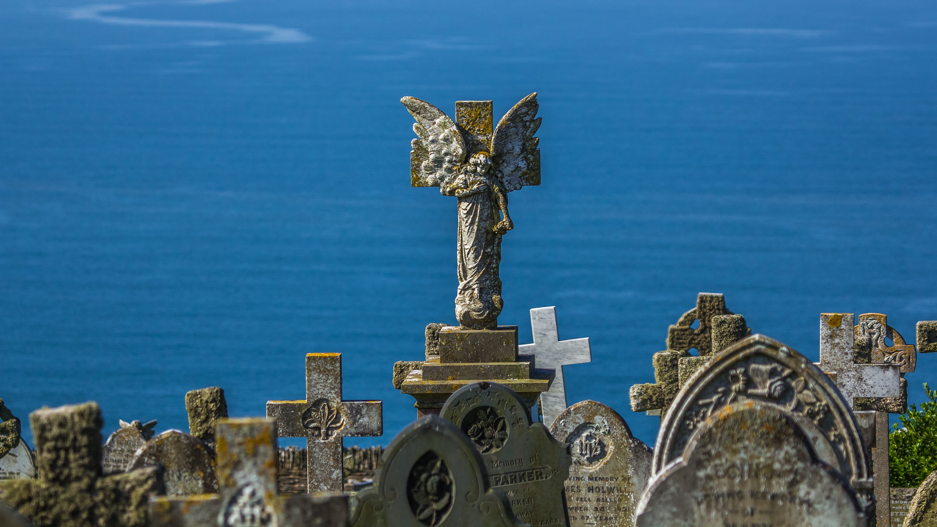 sculpture monument angel crosses 4k 1541116289