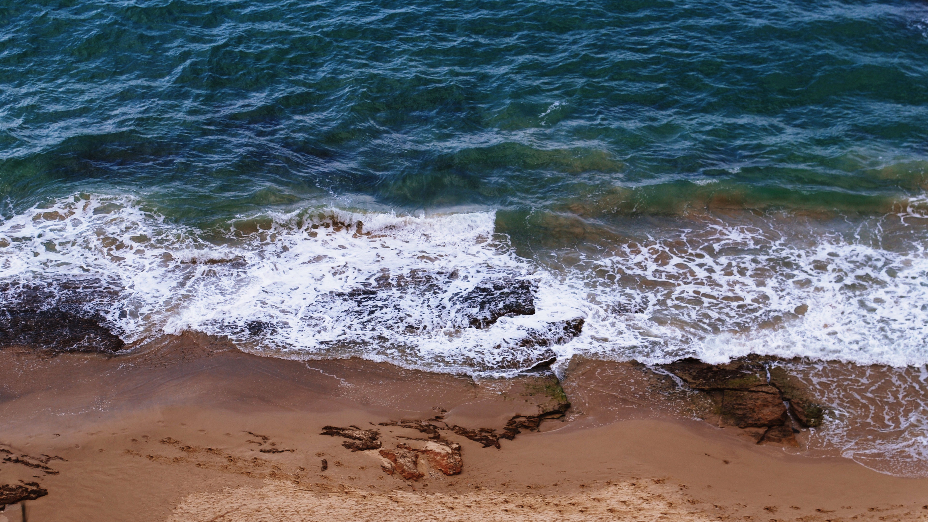 sea beach footprints 4k 1541114421