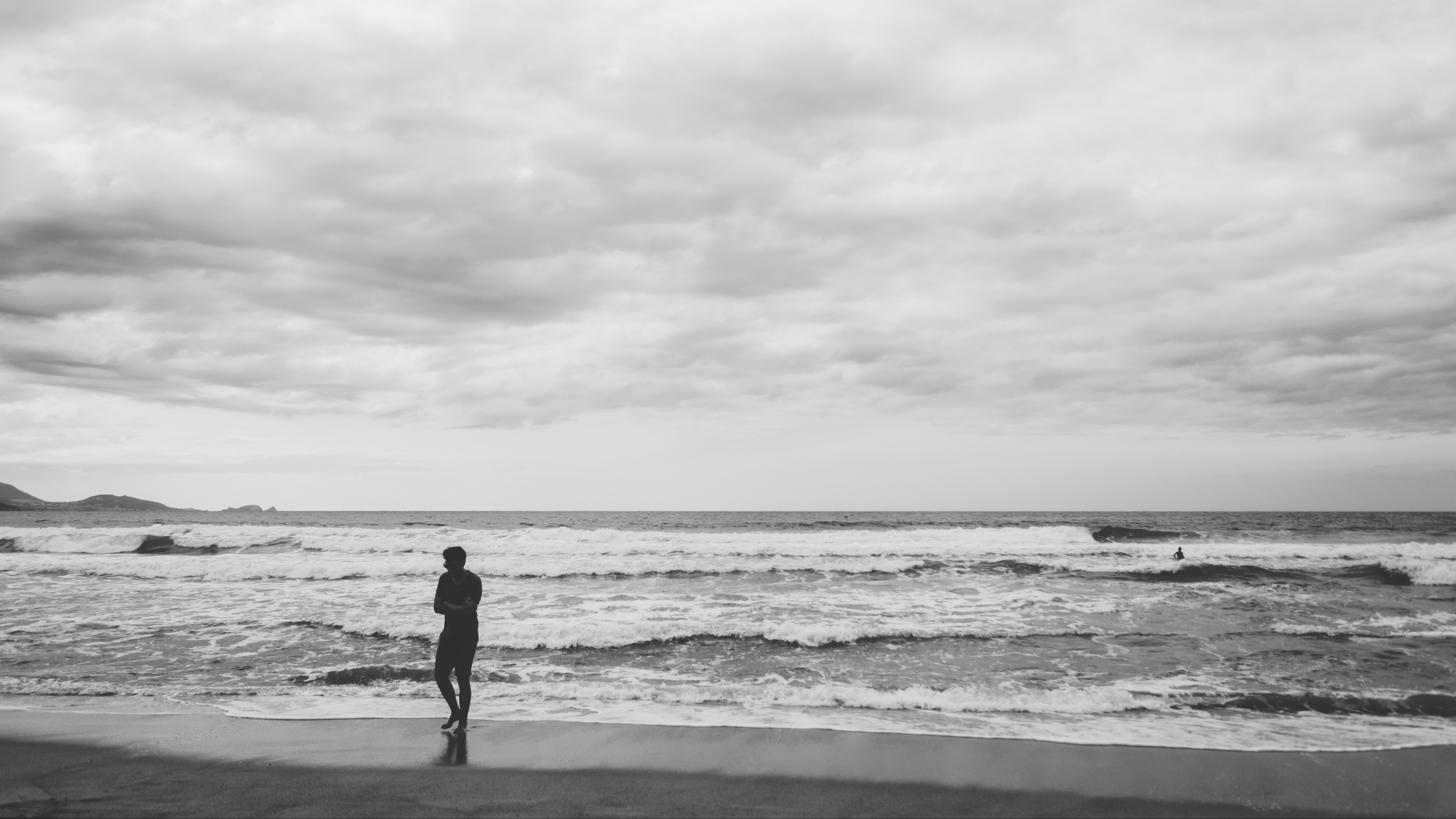 sea solitude bw surf waves corsica france 4k 1541115449