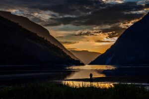 silhouettes couple mountains lake sunset clouds norway 4k 1541116882