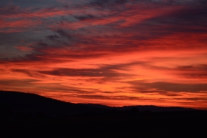 sunset horizon red clouds dark 4k 1541113728