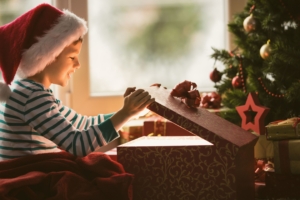 boy opening christmas present 4k 1543946583