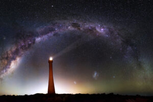 milky way over lighthouse 4k 1546279005