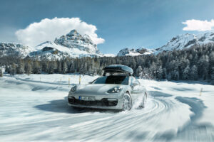 porsche in snow 4k 1546362644