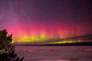 aurora borealis in marquette michigan 1551644846