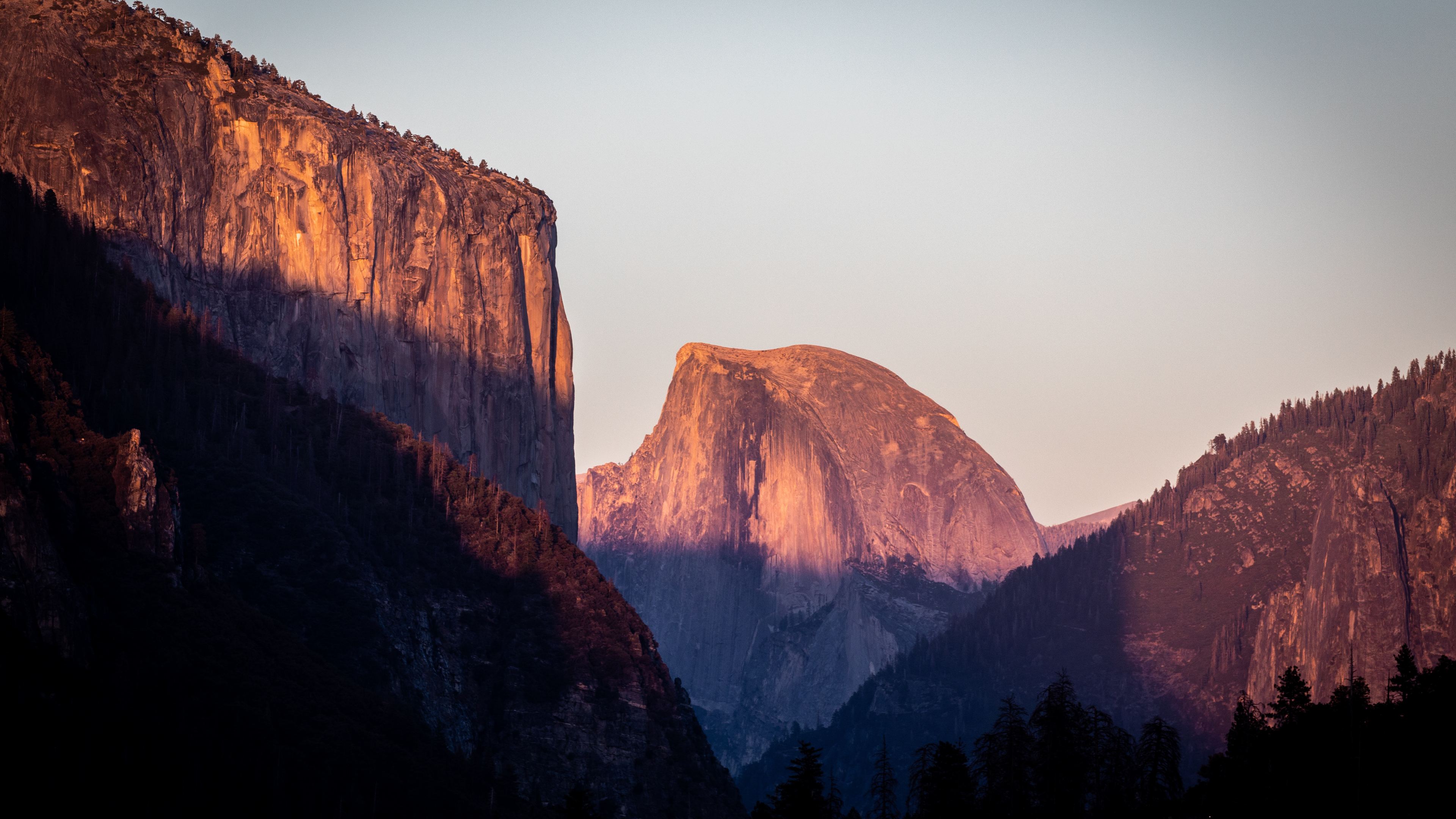 Khám phá hình nền El Captain Yosemite với chất lượng 4K sắc nét. Được thiết kế bởi những nghệ sĩ tài năng, hình nền này sẽ đưa bạn đến trải nghiệm không gian thần tiên trong vòng tay của El Captain. Hãy thả lỏng tâm hồn và ngắm nhìn vẻ đẹp tuyệt vời của thiên nhiên này.