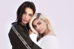 kylie and kendall jenner 4k 1553073118