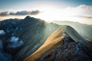 mountain under cloudy sky 4k 1551644652