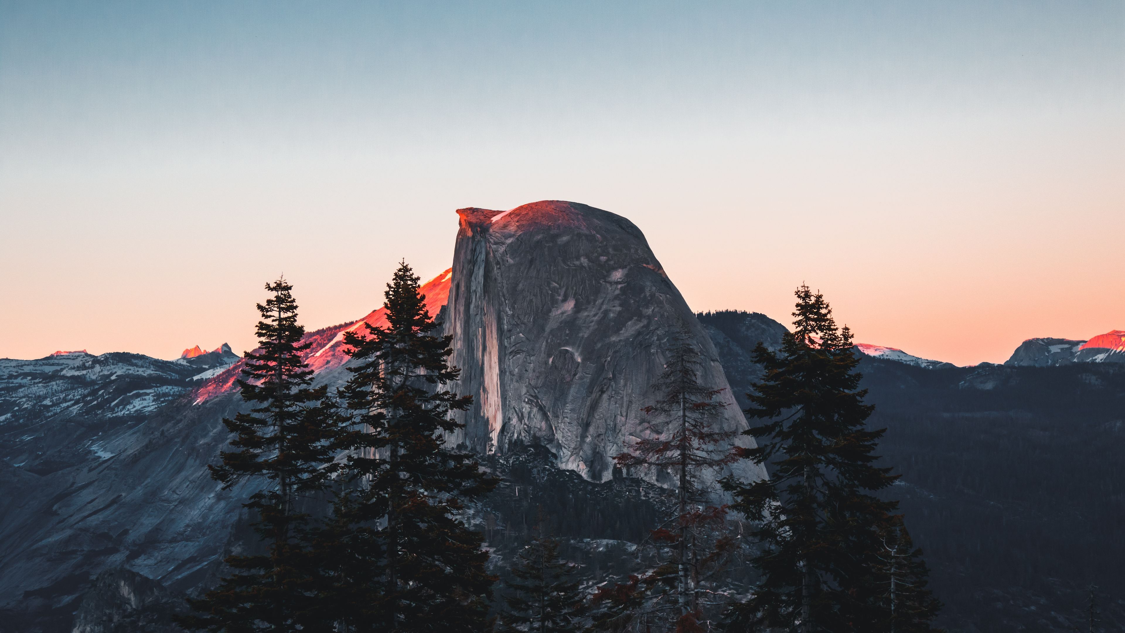Khám phá vẻ đẹp tuyệt vời của Yosemite quốc gia với Wallpaper 4k Yosemite quốc gia Wallpaper. Những thác nước lớn, những rừng cây rậm rạp, và những dãy núi nhiều cấp độ sẽ mang lại cho bạn những trải nghiệm đáng nhớ.
