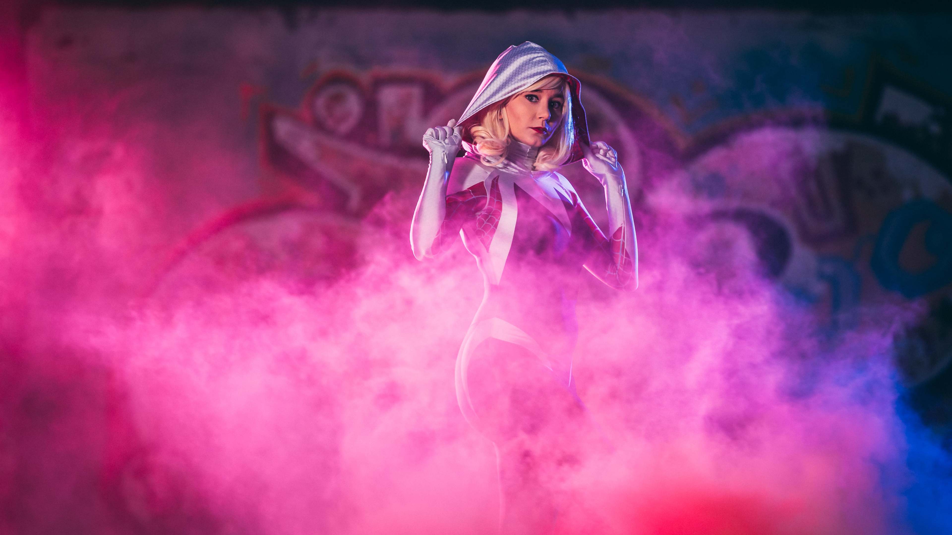 spider gwen stacy 4k cosplay 1559764233