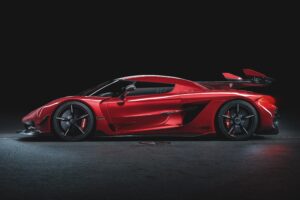 koenigsegg jesko cherry red edition 10 side view 1562108207