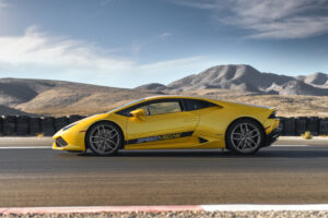 yellow lamborghini huracan 1565054974