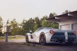 laferrari rear 1569189570