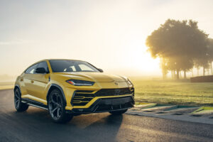 2019 lamborghini urus shiny black package 1572661064