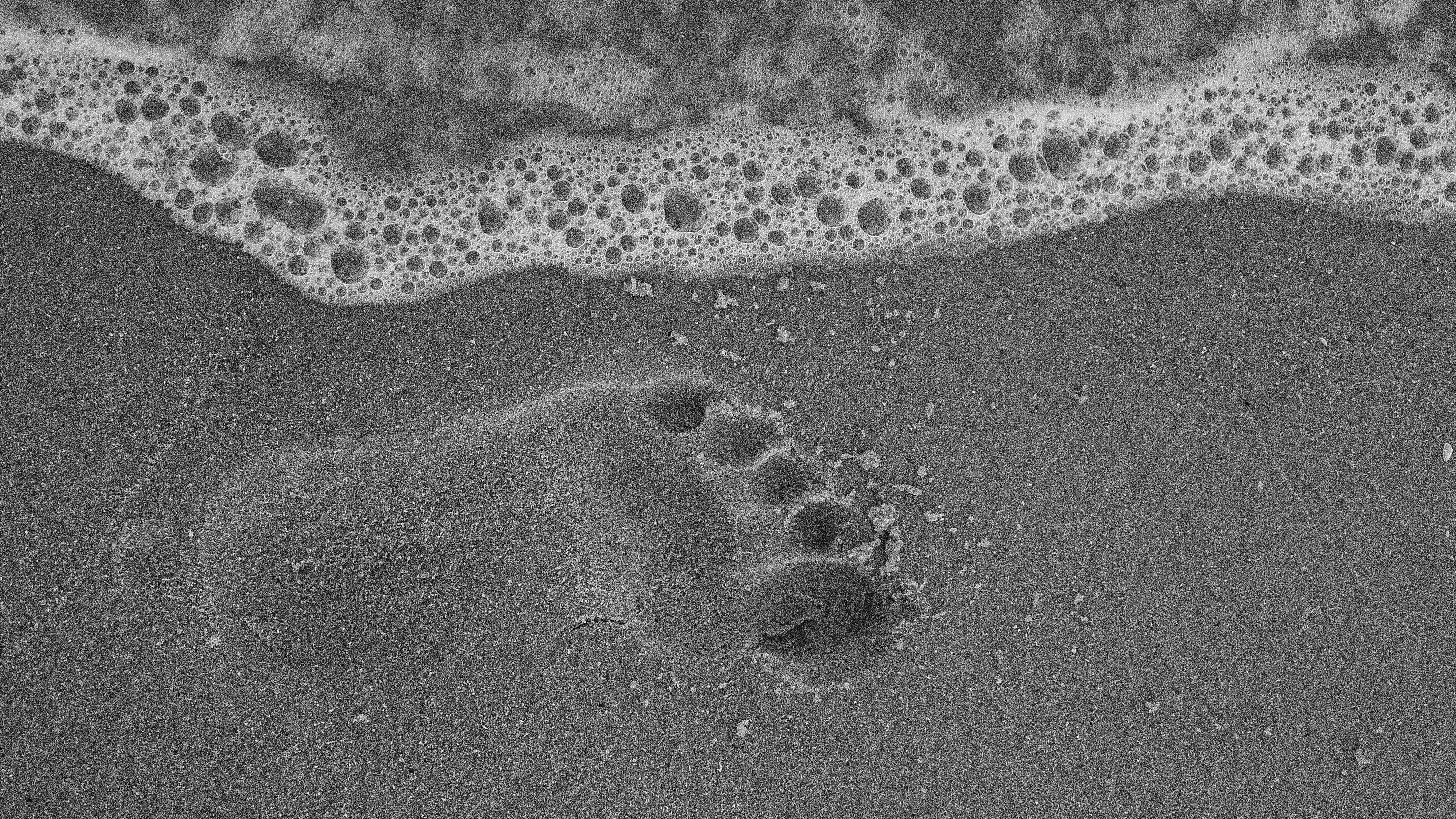 footprint on sand beach 1574938701