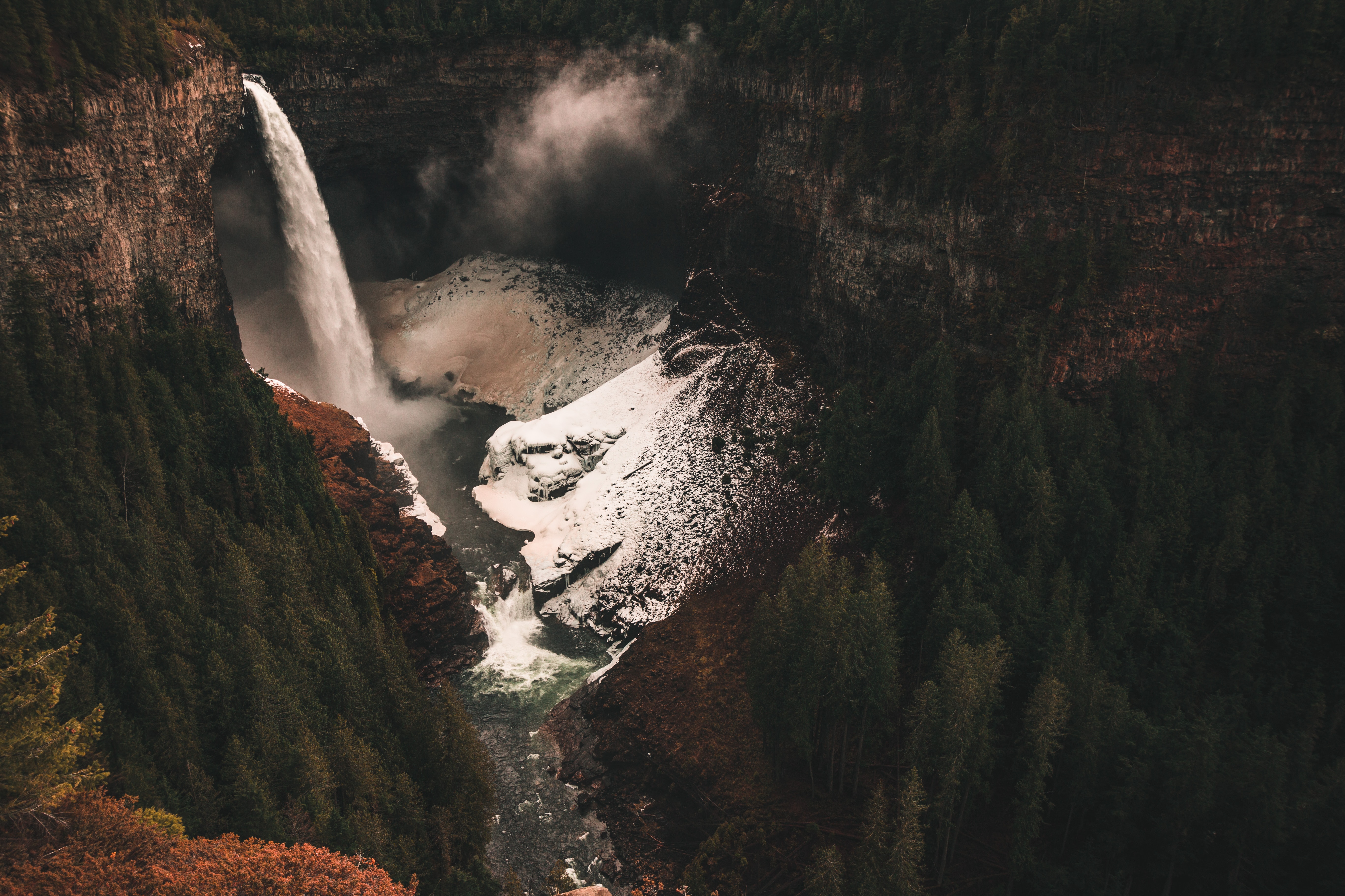 rocky mountains in autumn 1574937676