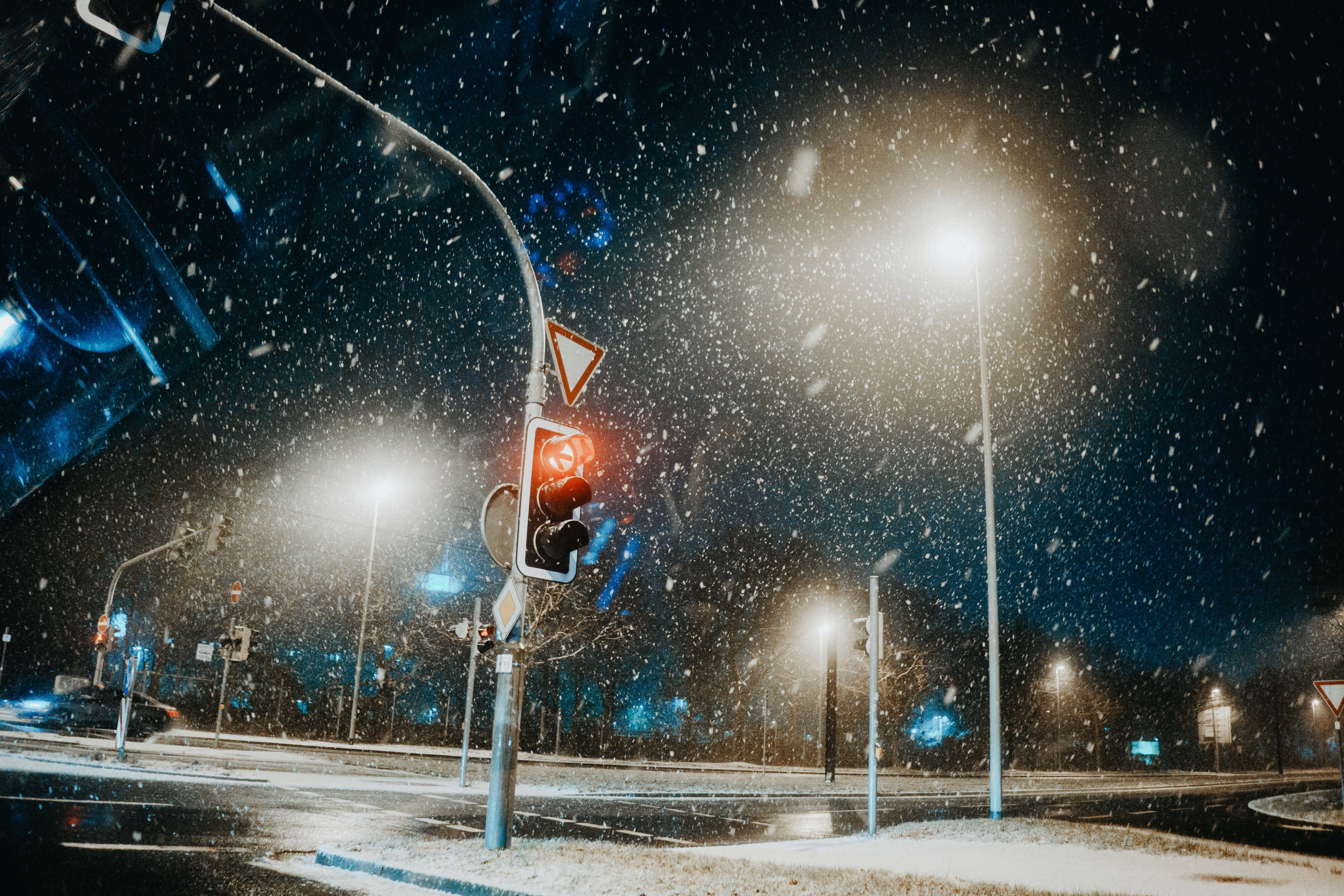 traffic light snow pillar 1574939512