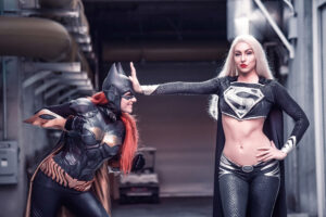 supergirl and batwoman cosplay 1576096229