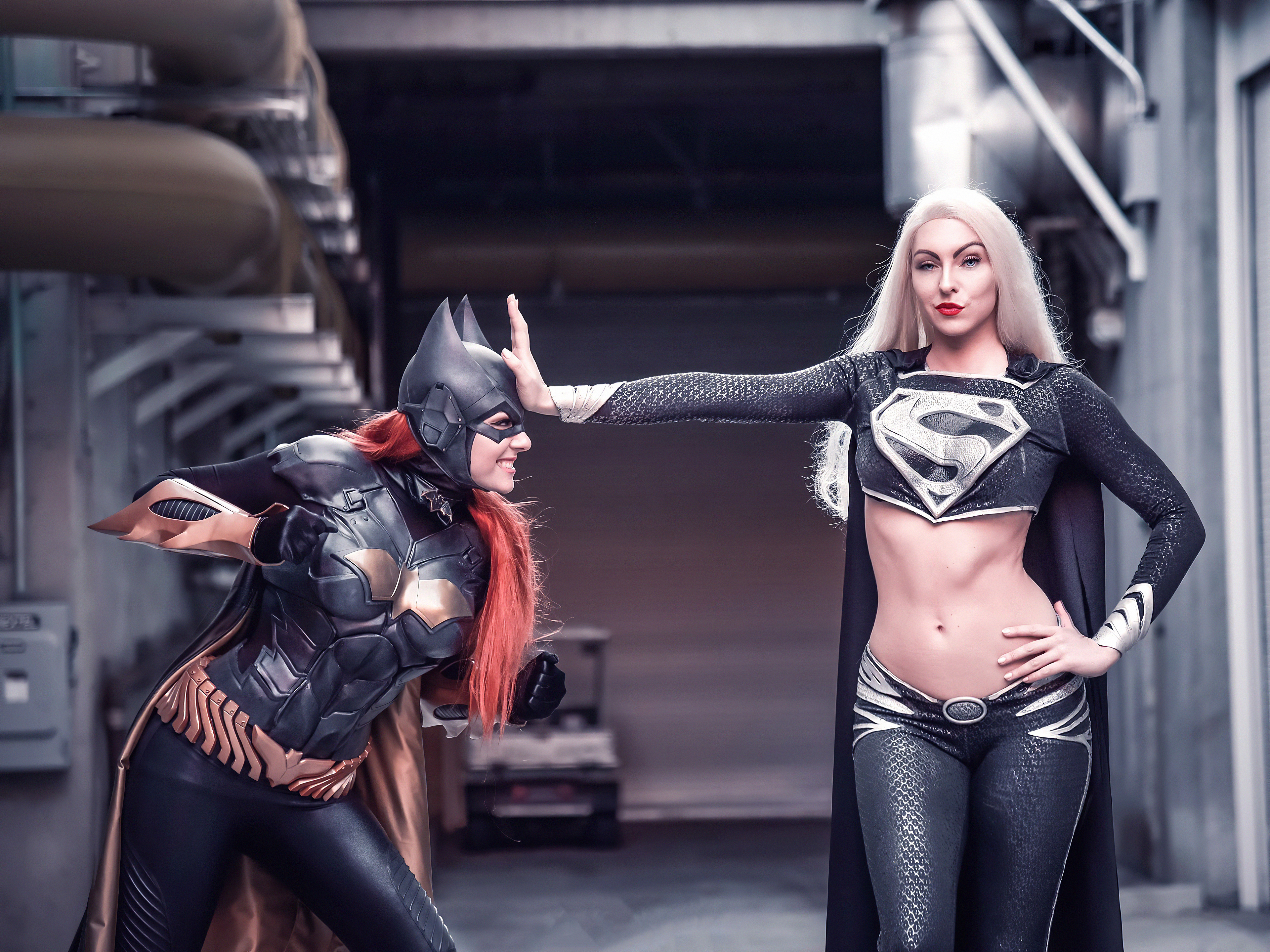 supergirl and batwoman cosplay 1576096229